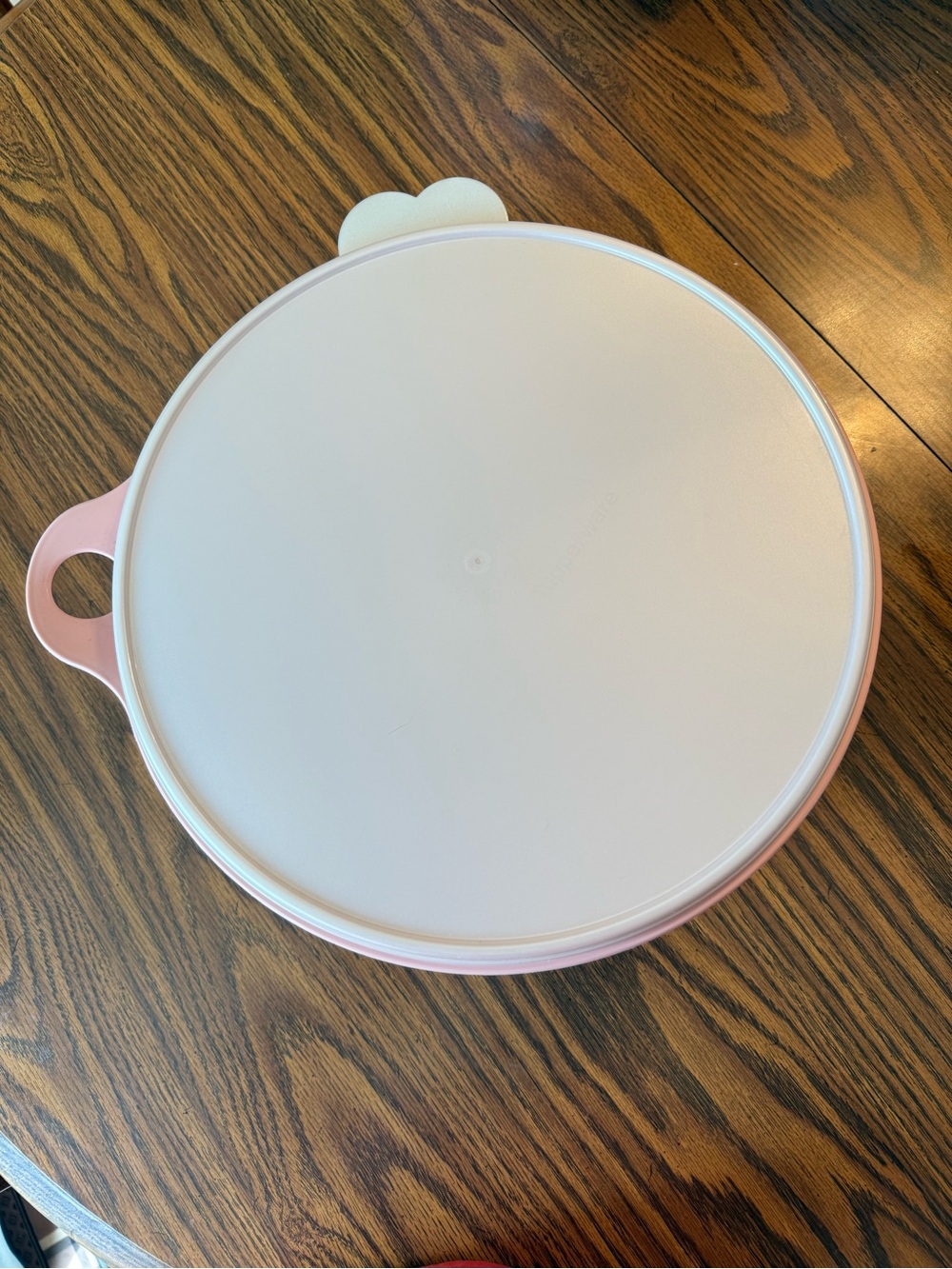 Tupperware 32 c bowl with lid.